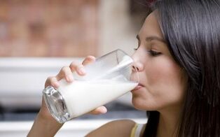 Menutë dietë të pijshëm përfshijnë qumësht me pak yndyrë